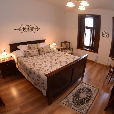Levendula Porta Es Pajtaszinhaz Hotel Orfu Ruang foto