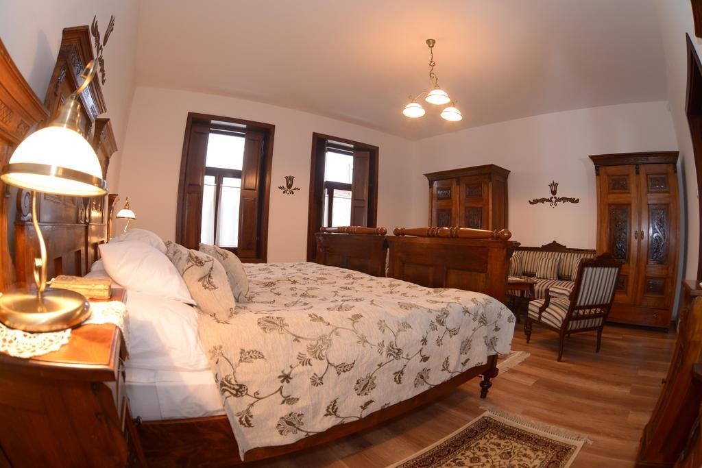 Levendula Porta Es Pajtaszinhaz Hotel Orfu Ruang foto