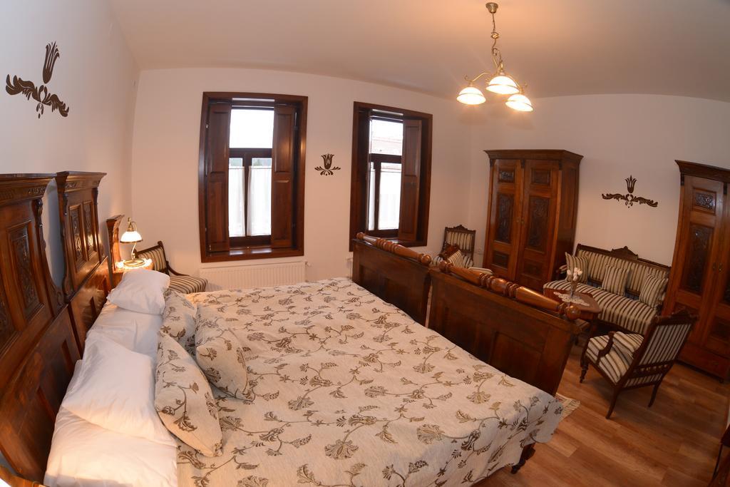 Levendula Porta Es Pajtaszinhaz Hotel Orfu Ruang foto