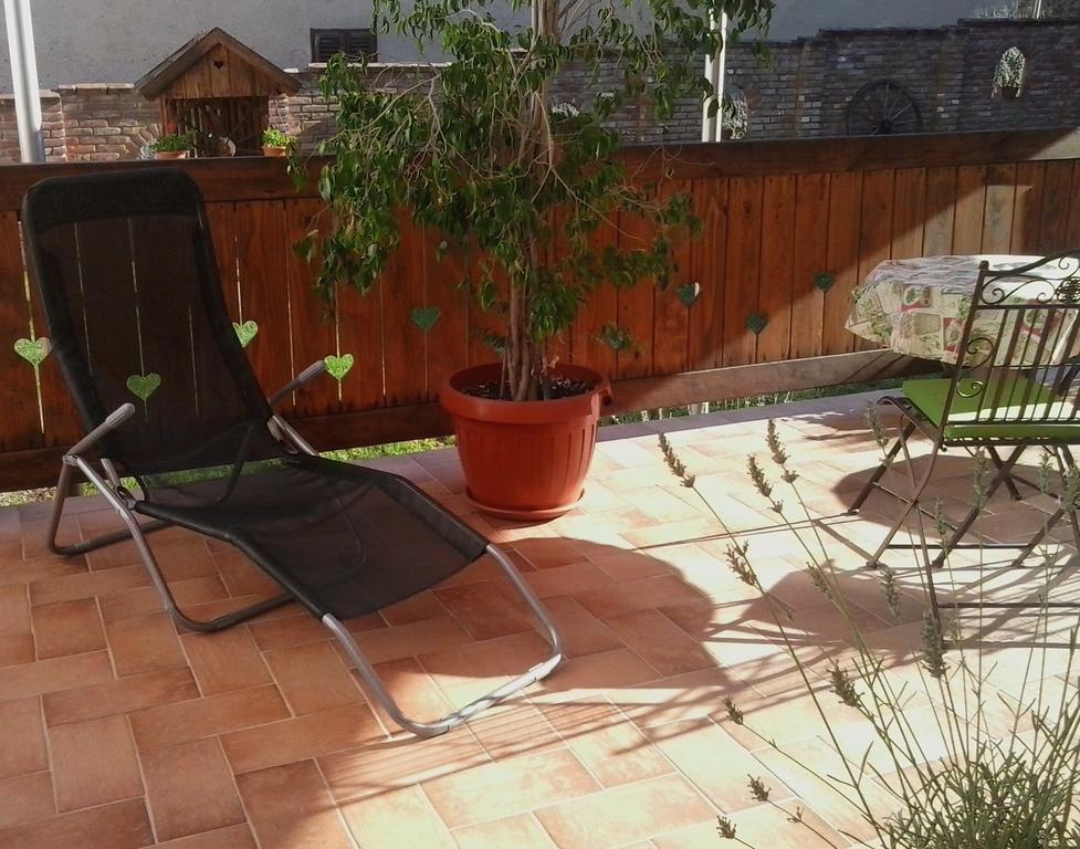 Levendula Porta Es Pajtaszinhaz Hotel Orfu Bagian luar foto