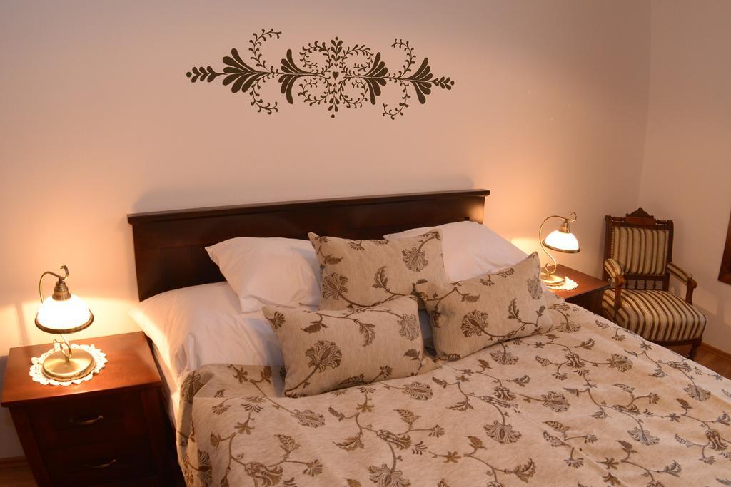 Levendula Porta Es Pajtaszinhaz Hotel Orfu Ruang foto