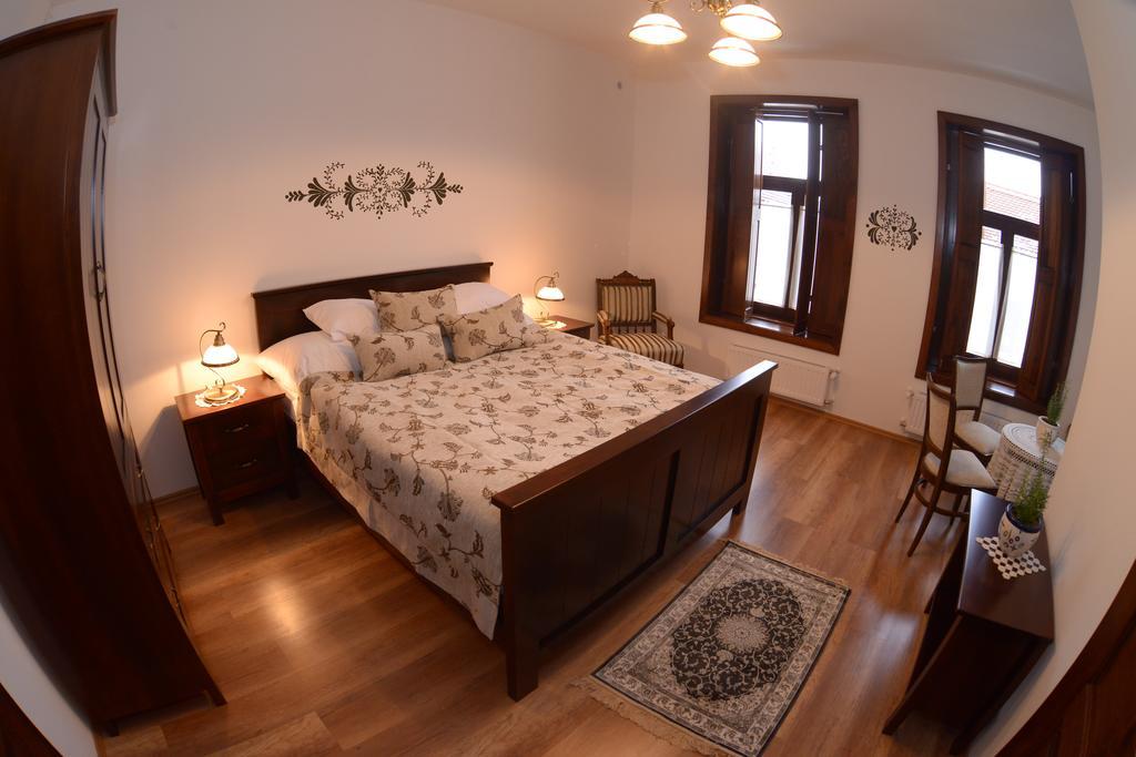 Levendula Porta Es Pajtaszinhaz Hotel Orfu Ruang foto