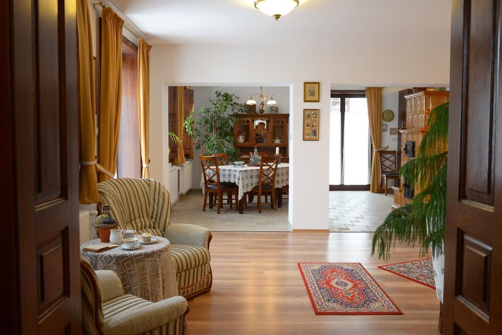 Levendula Porta Es Pajtaszinhaz Hotel Orfu Bagian luar foto