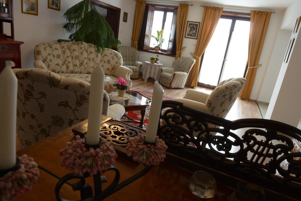 Levendula Porta Es Pajtaszinhaz Hotel Orfu Bagian luar foto