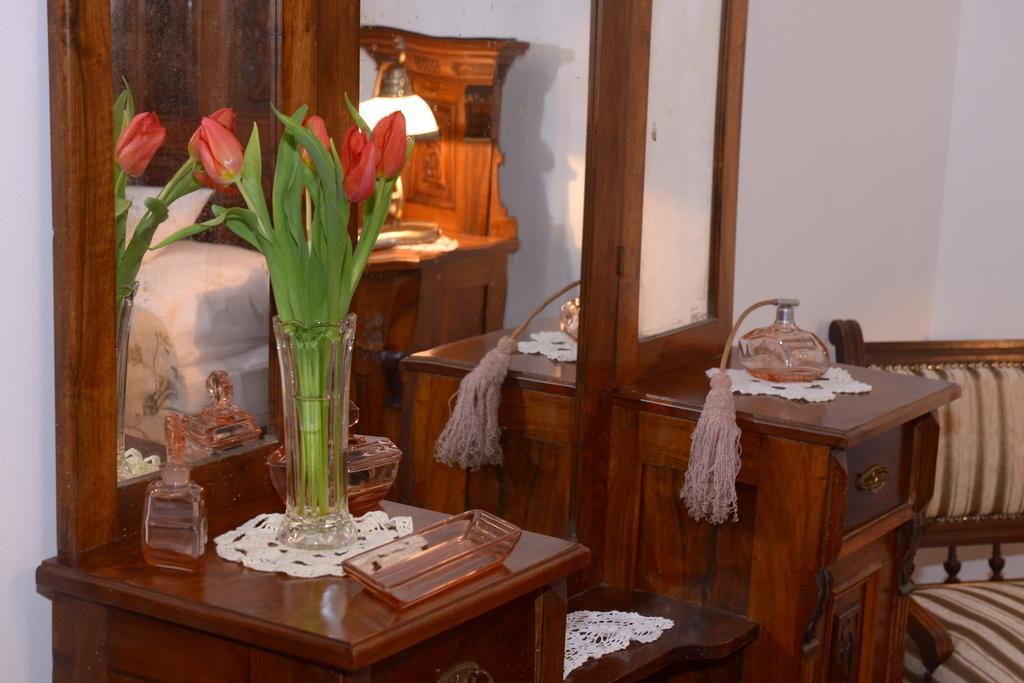 Levendula Porta Es Pajtaszinhaz Hotel Orfu Ruang foto