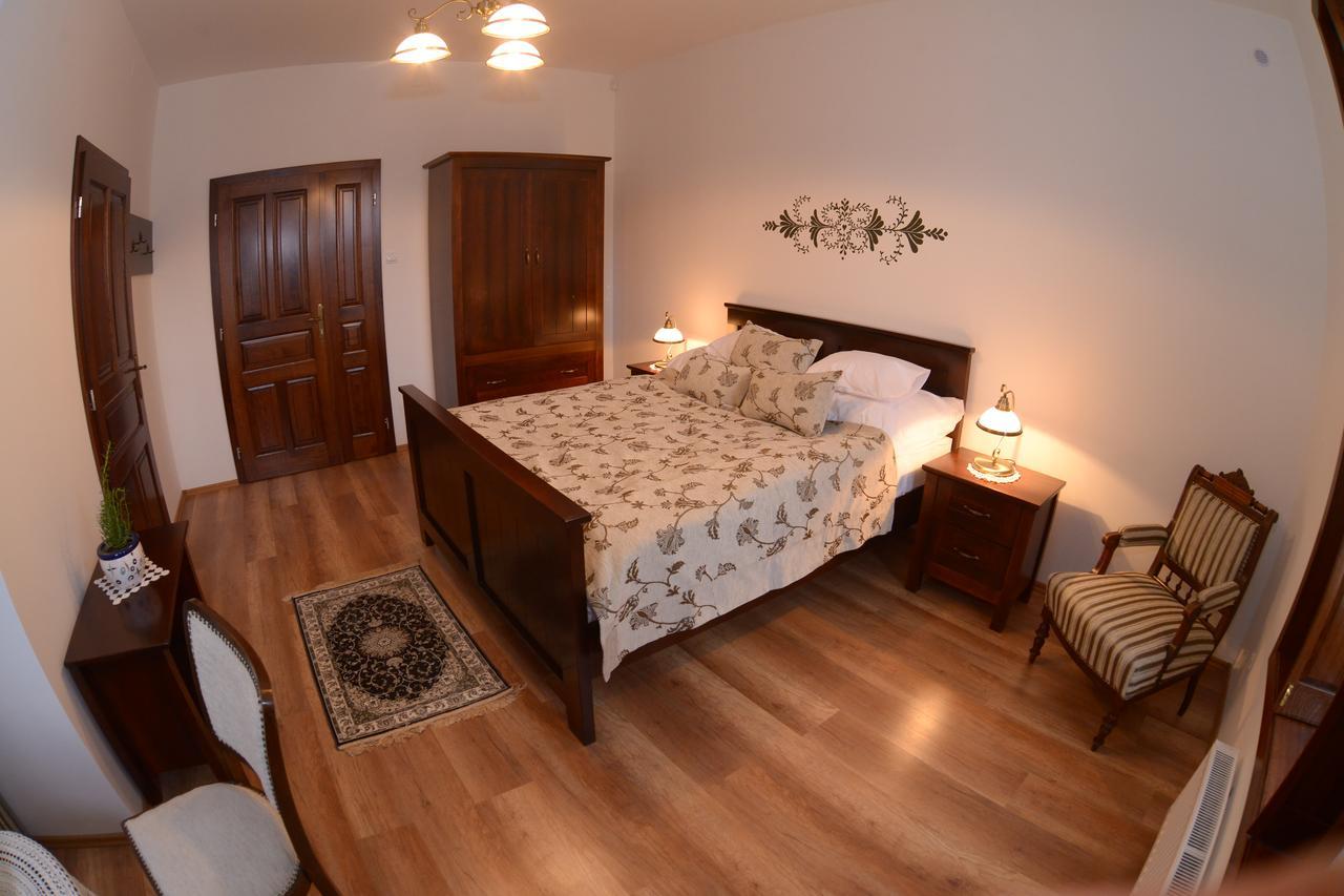 Levendula Porta Es Pajtaszinhaz Hotel Orfu Bagian luar foto