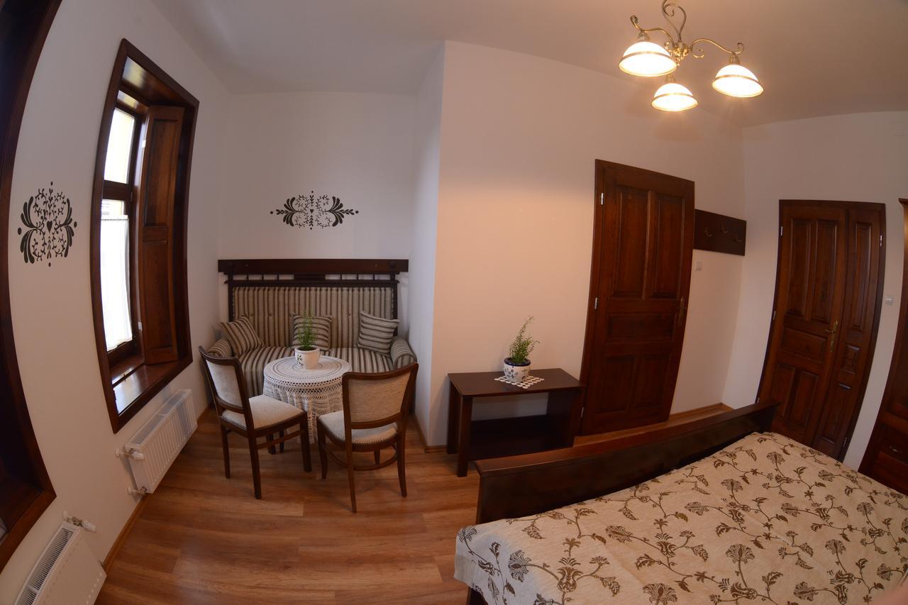 Levendula Porta Es Pajtaszinhaz Hotel Orfu Bagian luar foto